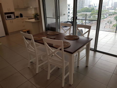 Darwin-Ocean Views, Tropical Getaway, Pool & Aircon - Yamba Accommodation 7