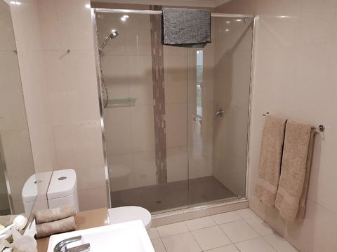 Darwin-Ocean Views, Tropical Getaway, Pool & Aircon - Yamba Accommodation 15