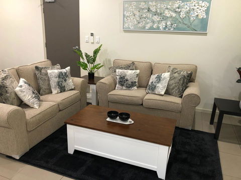 Darwin-Ocean Views, Tropical Getaway, Pool & Aircon - Yamba Accommodation 5