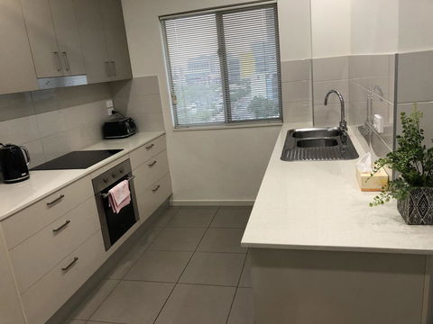 Darwin-Ocean Views, Tropical Getaway, Pool & Aircon - Yamba Accommodation 10