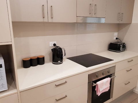 Darwin-Ocean Views, Tropical Getaway, Pool & Aircon - Yamba Accommodation 9