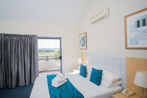Corrigans Cove - Yamba Accommodation 4