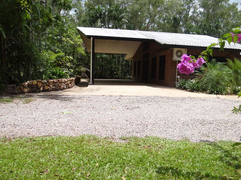 DARWIN'S SHADY ACRES RETREAT - Yamba Accommodation 2