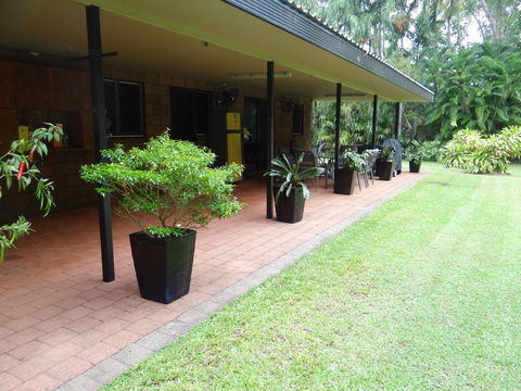 DARWIN'S SHADY ACRES RETREAT - Yamba Accommodation 7