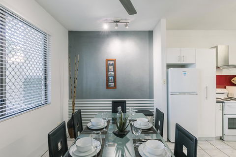 CitySide Apartment - 2 Bedroom With Private Courtyard - Yamba Accommodation 2
