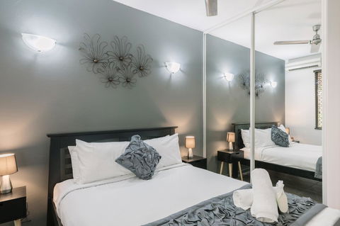 CitySide Apartment - 2 Bedroom With Private Courtyard - Yamba Accommodation 15