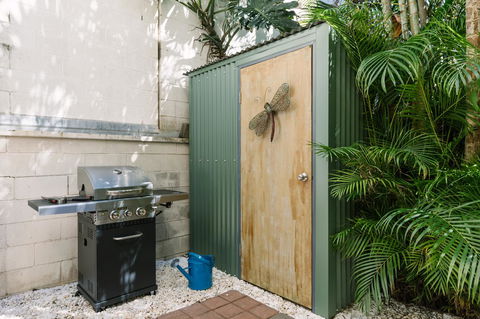 CitySide Apartment - 2 Bedroom With Private Courtyard - Yamba Accommodation 12