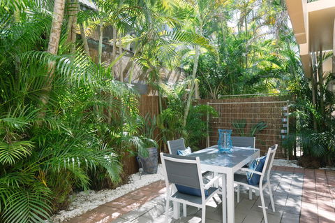 CitySide Apartment - 2 Bedroom With Private Courtyard - Yamba Accommodation 13