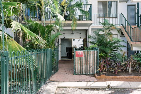 CitySide Apartment - 2 Bedroom With Private Courtyard - Yamba Accommodation 5
