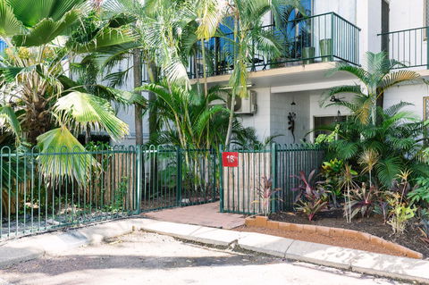 CitySide Apartment - 2 Bedroom With Private Courtyard - Yamba Accommodation 6