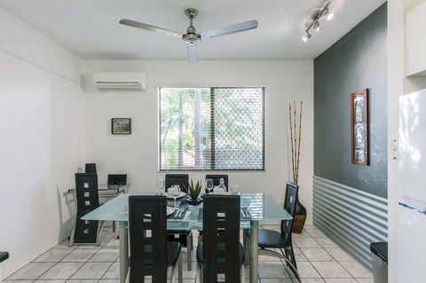 CitySide Apartment - 2 Bedroom With Private Courtyard - Yamba Accommodation 9