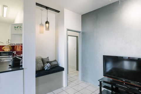CitySide Apartment - 2 Bedroom With Private Courtyard - Yamba Accommodation 8