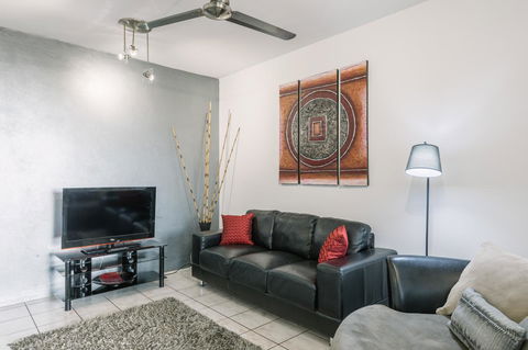 CitySide Apartment - 2 Bedroom With Private Courtyard - Yamba Accommodation 1