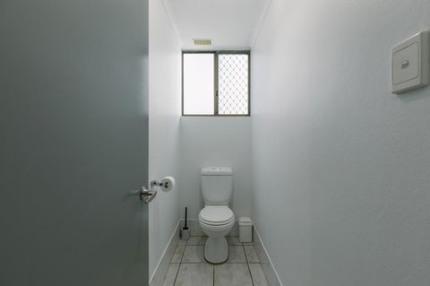 CitySide Apartment - 2 Bedroom With Private Courtyard - Yamba Accommodation 20