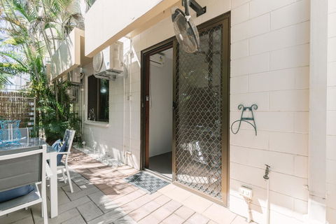 CitySide Apartment - 2 Bedroom With Private Courtyard - Yamba Accommodation 10