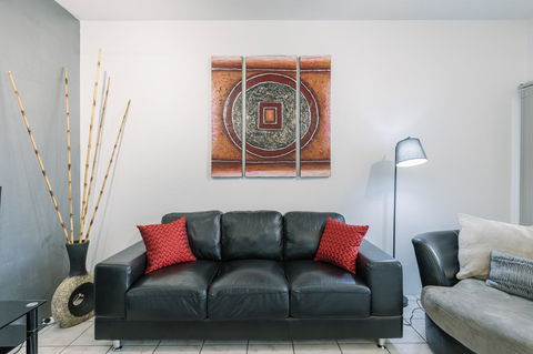 CitySide Apartment - 2 Bedroom With Private Courtyard - Yamba Accommodation 4