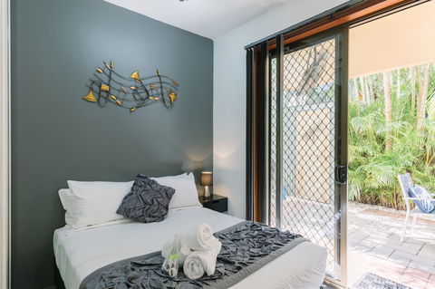 CitySide Apartment - 2 Bedroom With Private Courtyard - Yamba Accommodation 14