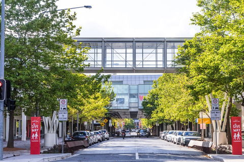 Highgate Executive Apartment City Walk Canberra - Yamba Accommodation 36
