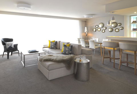 QT Canberra - Yamba Accommodation 24