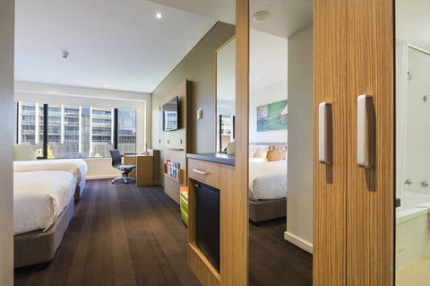 Crowne Plaza Canberra, An IHG Hotel - Yamba Accommodation 23