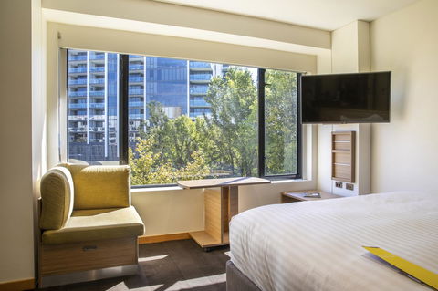 Crowne Plaza Canberra, An IHG Hotel - Yamba Accommodation 14