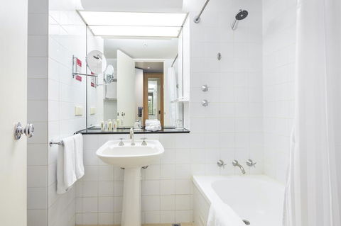 Crowne Plaza Canberra, An IHG Hotel - Yamba Accommodation 26