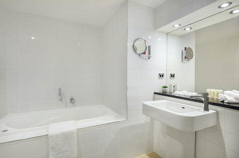 Crowne Plaza Canberra, An IHG Hotel - Yamba Accommodation 28