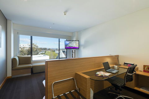 Crowne Plaza Canberra, An IHG Hotel - Yamba Accommodation 15