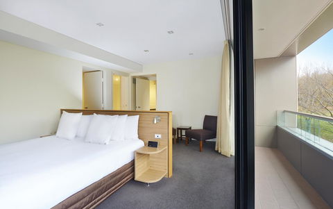 Crowne Plaza Canberra, An IHG Hotel - Yamba Accommodation 13