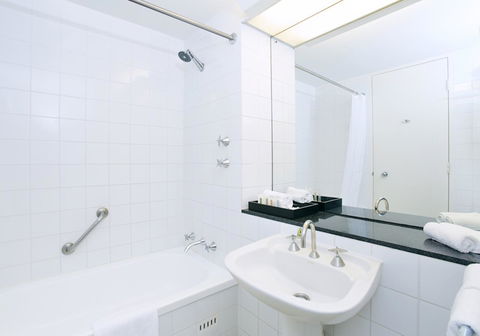Crowne Plaza Canberra, An IHG Hotel - Yamba Accommodation 25