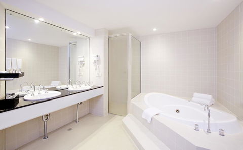 Crowne Plaza Canberra, An IHG Hotel - Yamba Accommodation 20