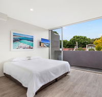 Bondi Beach Studio King Suite  Balcony - Yamba Accommodation