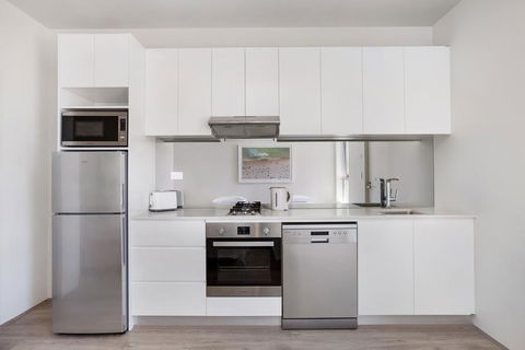 Bondi Beach Studio Penthouse Suite + Balcony - Yamba Accommodation 3