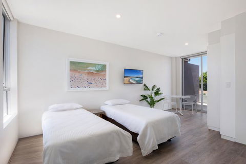 Bondi Beach Studio Penthouse Suite + Balcony - Yamba Accommodation 1