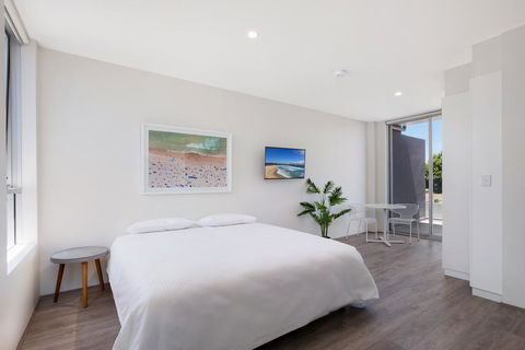 Bondi Beach Studio Penthouse Suite + Balcony - Yamba Accommodation 0