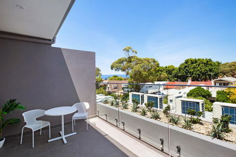 Bondi Beach Studio Penthouse Suite + Balcony - Yamba Accommodation 2