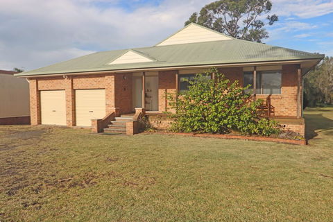 Boomerang - Yamba Accommodation 0