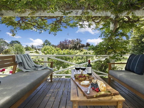 Bourne Cottage - Perfect For All Seasons - Yamba Accommodation 0