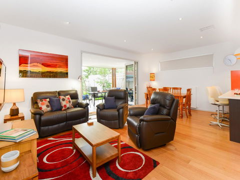 Boutique Stays - Seventh Street, House In Parkdale - Yamba Accommodation 2