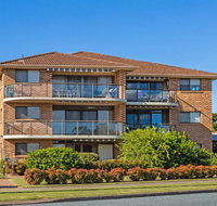 Braemar 5 - On The Lake - Yamba Accommodation