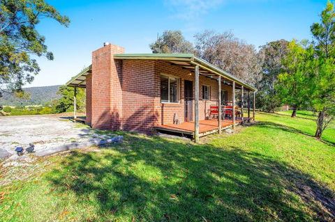 Braeside Cabin Two - Alphitonia - Yamba Accommodation 0