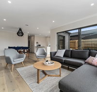 Brand New and Beautiful - Rosebud Holiday Home - Yamba Accommodation