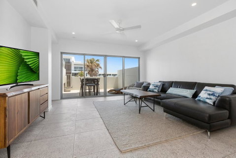 BRAND NEW OCEAN AVENUE TOWNHOUSE - Yamba Accommodation 1