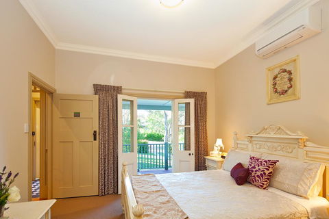 Brantwood Cottage Luxury Accommodation - Yamba Accommodation 2