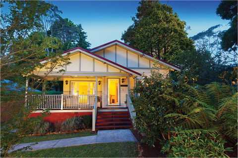 Brantwood Cottage Luxury Accommodation - Yamba Accommodation 0