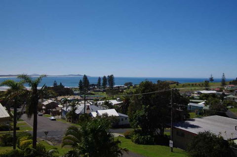 Breakers 1, 13 East Street - Yamba Accommodation 3