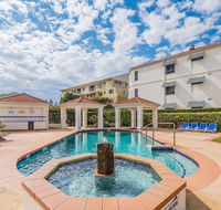 Breakers Block 1 unit 1- Pool in complex - across the road from the beach - Yamba Accommodation
