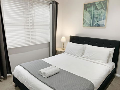 Bright 3-bedroom Apartment - Central Armidale - Yamba Accommodation 3
