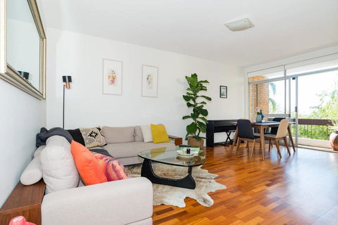 Bright And Spacious Apartment Near Bronte Beach - Yamba Accommodation 2
