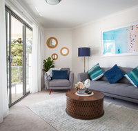 Bright Modern Apartment Steps From Beach and Ferry - Yamba Accommodation